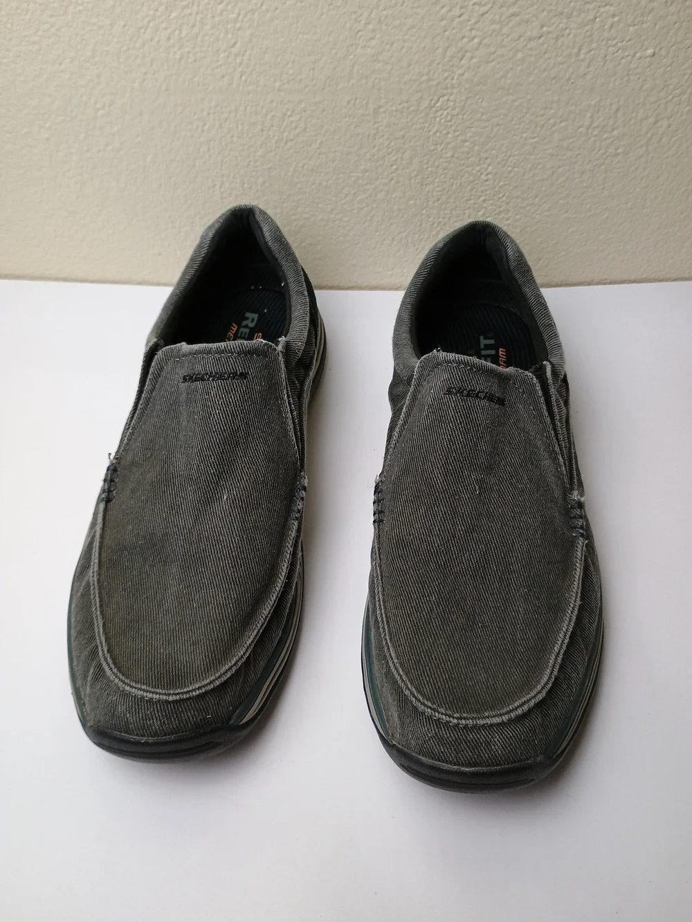 Skechers Expected Avillo Men's 12 Slip-On Canvas Loafers in Black Relaxed Fit